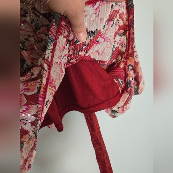 Lauren Conrad Sparkly Floral Top Size XL - Picture 8 of 10